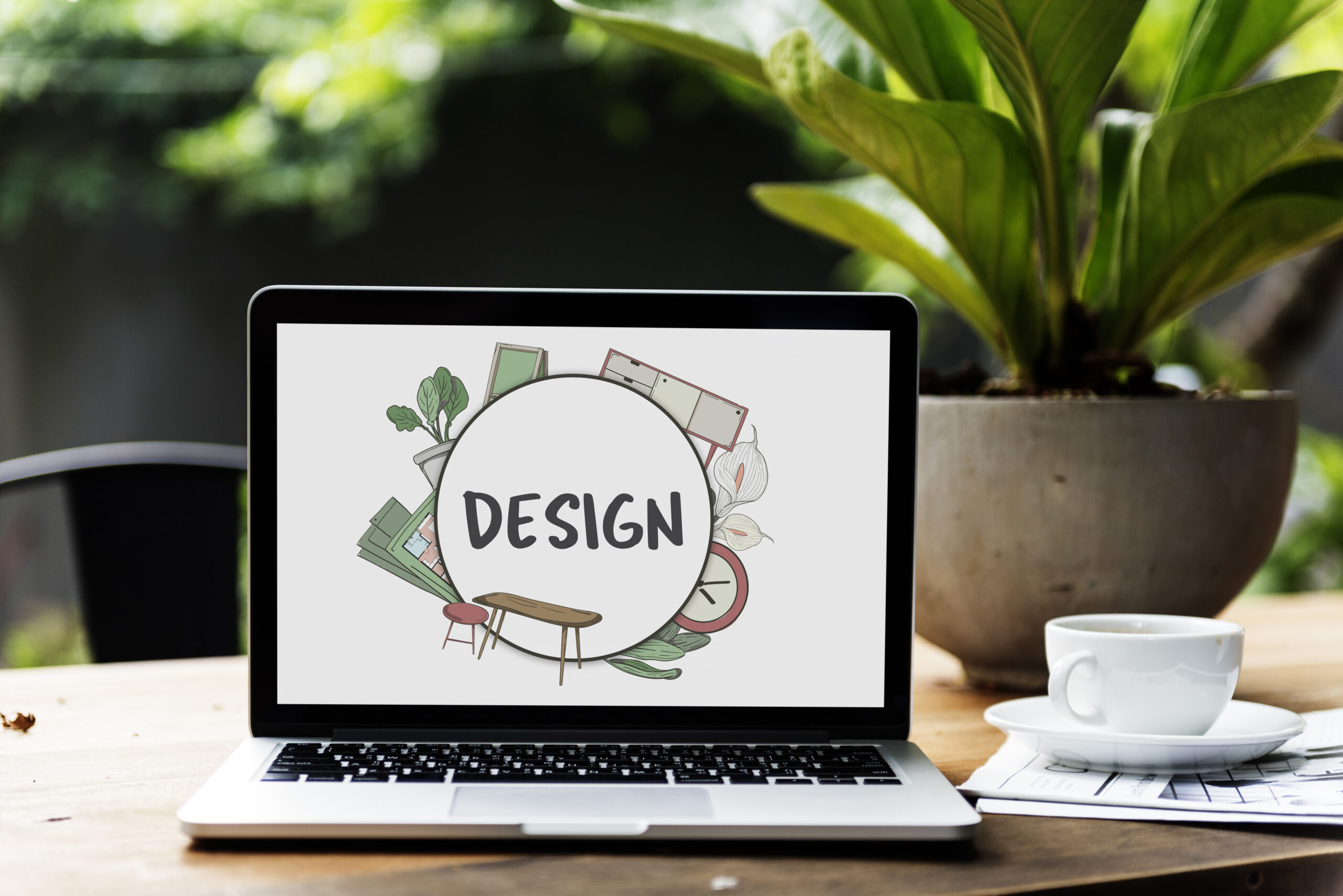 Ordinateur-devant-plantes-vertes